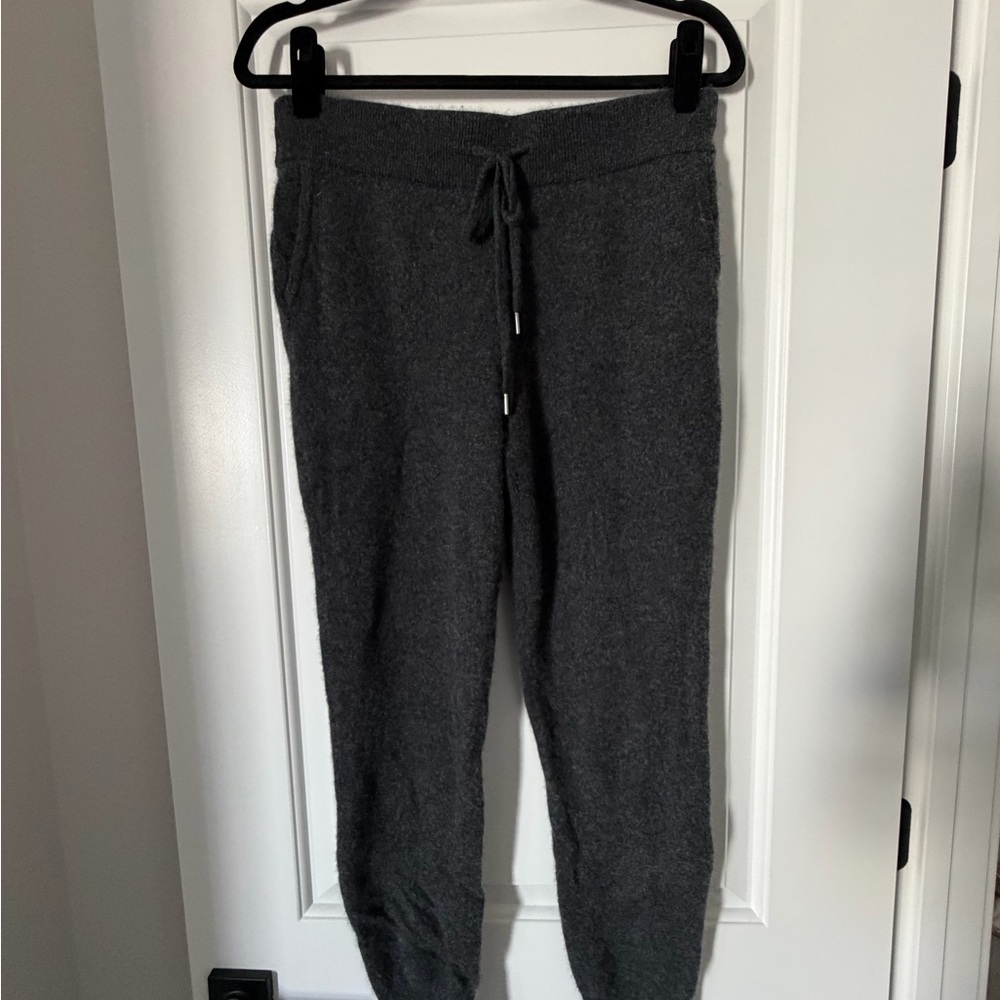 Quince Charcoal cashmere Joggers